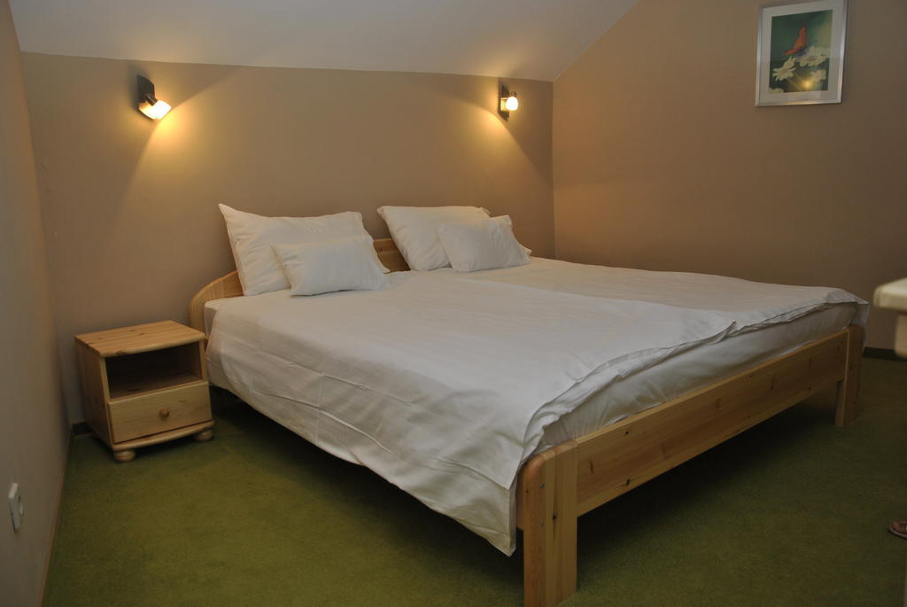 Sarvarfuerdo Apartmanhaz Room photo